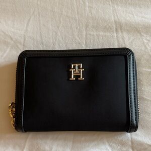Tommy Hilfiger Black Zip Wallet